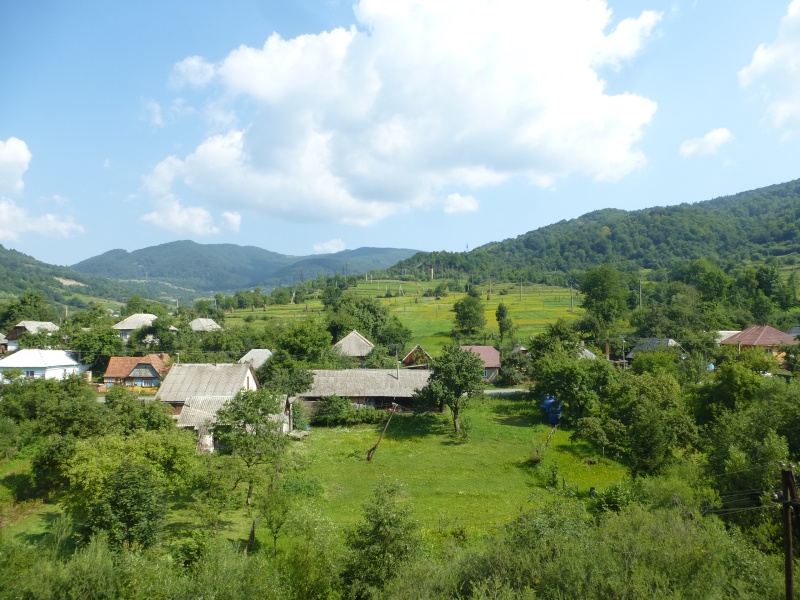 pohľady_z_vlaku_-_obec_Užok